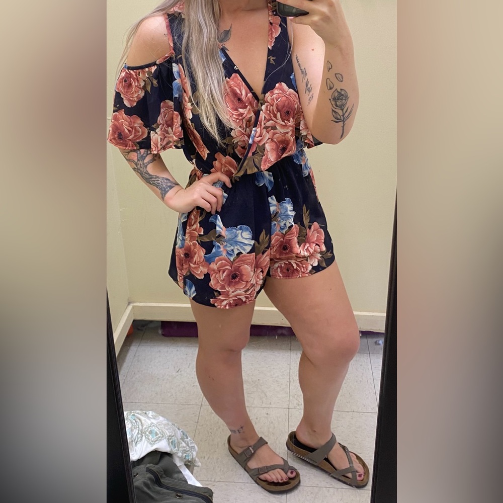 Altar’d State Romper Peony Floral Lined- Size Medium- NWOT